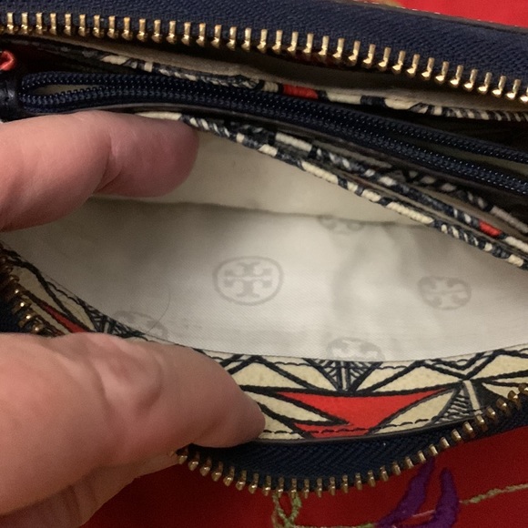 Tory Burch Kerrington Leather Wristlet - Picture 10 of 11